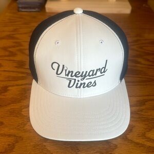 NWT Vineyard Vines Golf Trucker Hat